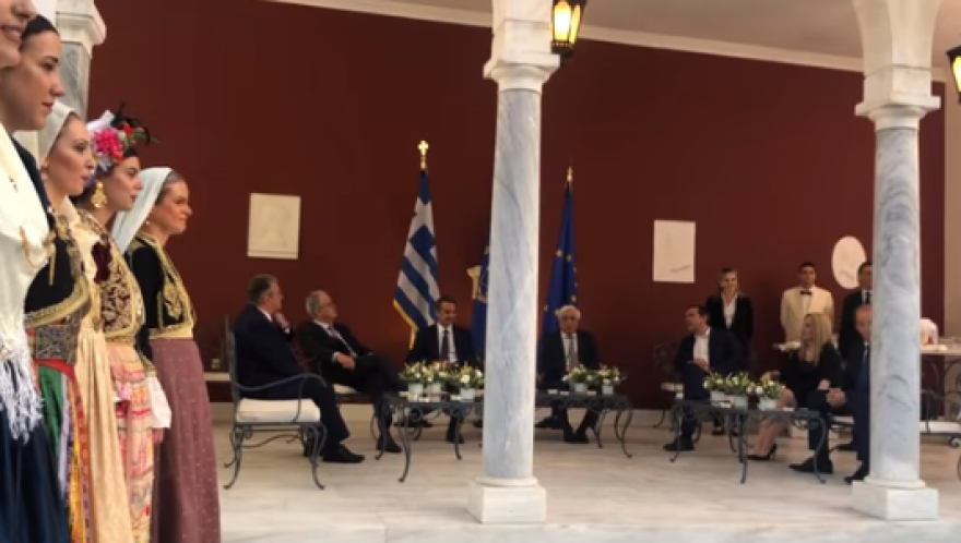 Παρασκήνιο και φωτογραφίες από τη γιορτή για την αποκατάσταση της Δημοκρατίας στο προεδρικό μέγαρο
