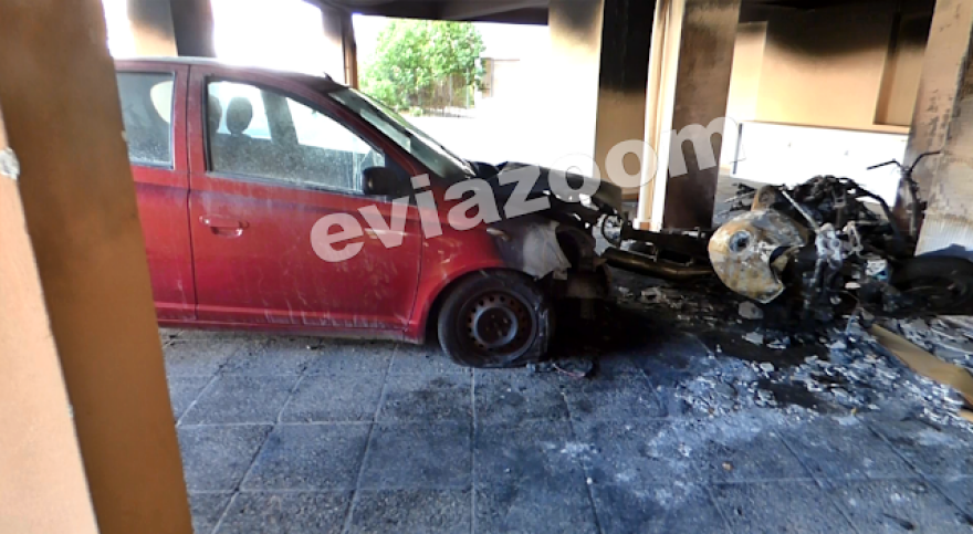 Χαλκίδα: Φωτιά σε πολυκατοικία - Στις φλόγες πιλοτή, μηχανές και αυτοκίνητο