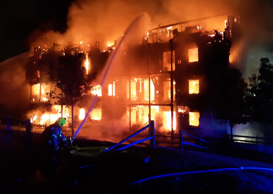 Λονδίνο: Μεγάλη έκρηξη και φωτιά σε 4όροφο κτίριο