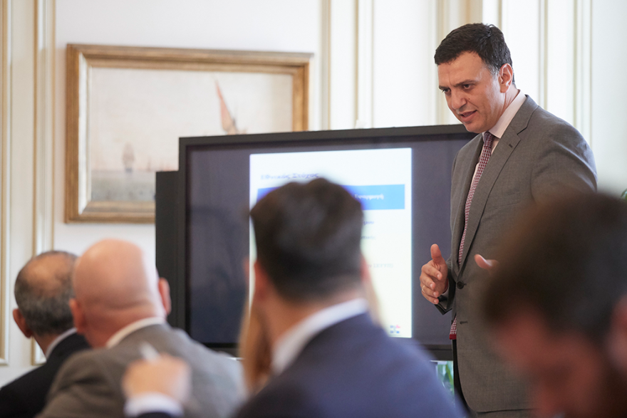 Ο αντικαπνιστικός νόμος σε «πρώτο πλάνο»: Συνάντηση στο Μέγαρο Μαξίμου ενόψει της πλήρους εφαρμογής του