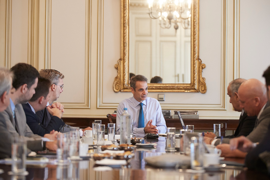 Ο αντικαπνιστικός νόμος σε «πρώτο πλάνο»: Συνάντηση στο Μέγαρο Μαξίμου ενόψει της πλήρους εφαρμογής του