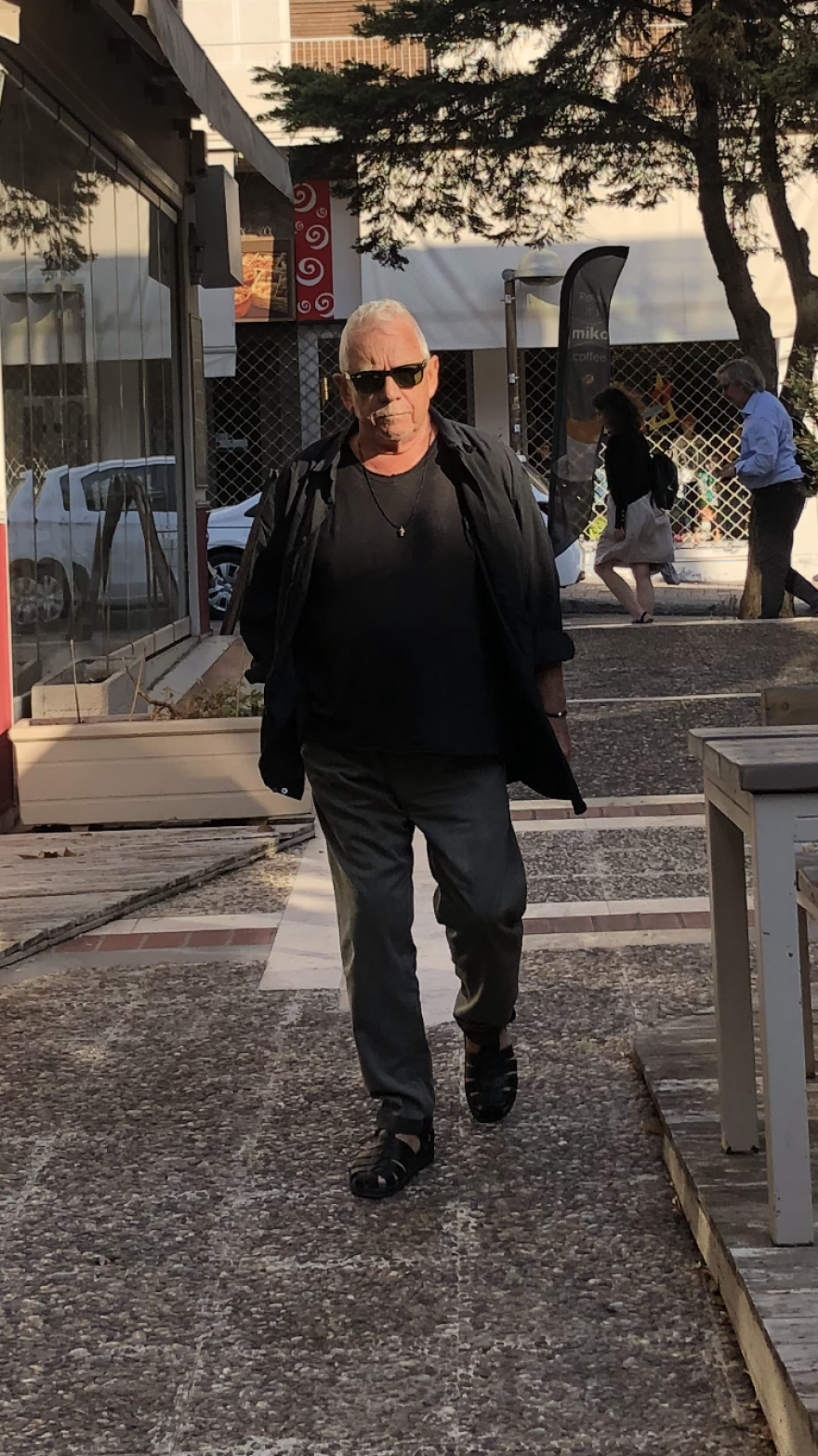 O Ερικ Μπάρτον πήγε για μπύρες στο Χαλάνδρι 