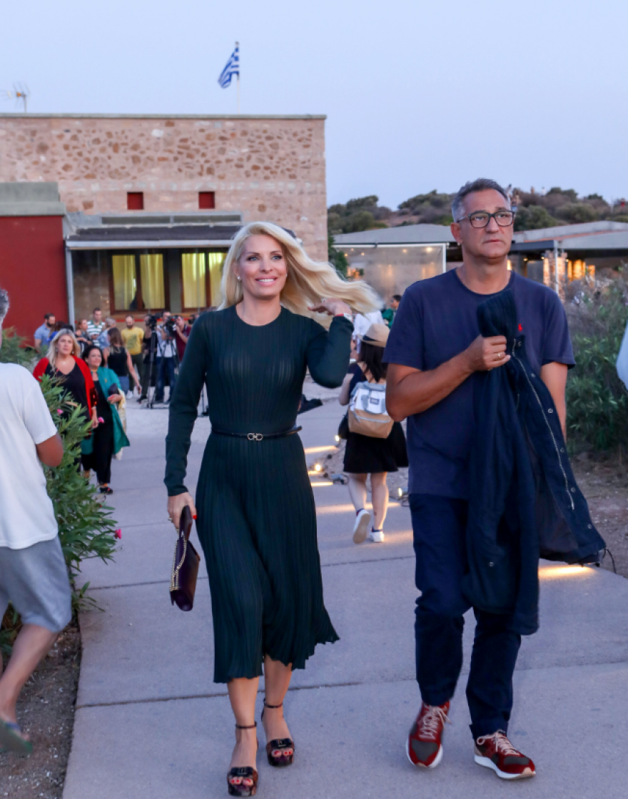 Η Μαίρη Κατράντζου τουιτάρει Σωκράτη: «Η μόνη αληθινή σοφία είναι η γνώση ότι δε ξέρεις τίποτα»