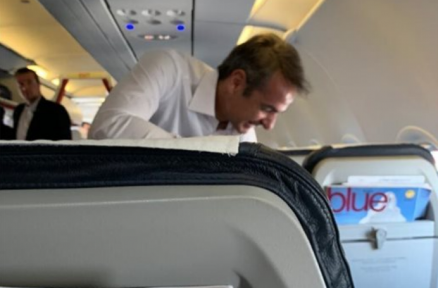 Ο Μητσοτάκης ταξίδεψε από τα Χανιά στην Αθήνα στην οικονομική θέση