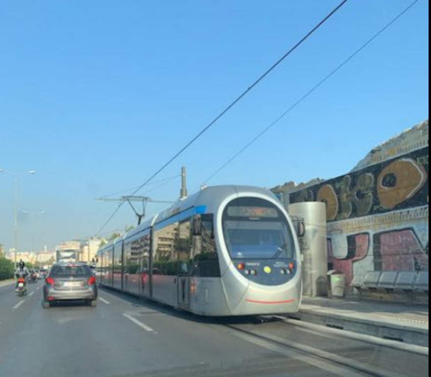 Συνεχίζει τα δοκιμαστικά δρομολόγια το τραμ στον Πειραιά 