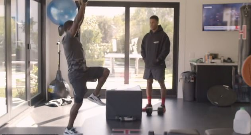 Κέβιν Χαρτ: «Ευχαριστώ που είμαι εδώ» - Το βίντεο από τις φυσικοθεραπείες μετά το τραγικό τροχαίο 