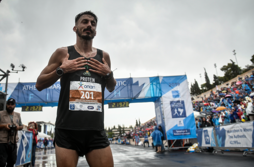 37ος Μαραθώνιος: Συγκινημένος ο Κώστας Γκελαούζος - Δείτε φωτογραφίες και βίντεο