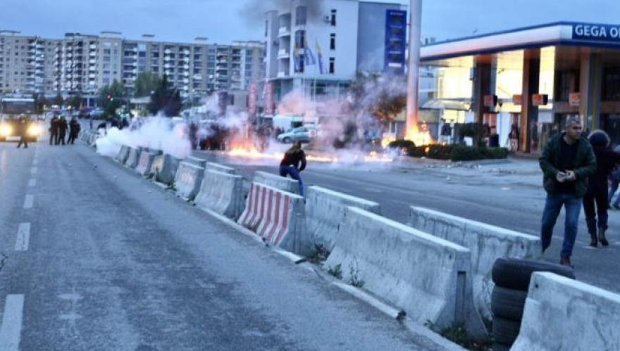 Τίρανα: Άγριες συγκρούσεις κατοίκων με αστυνομικούς για την κατεδάφιση αυθαιρέτων - 12 τραυματίες 