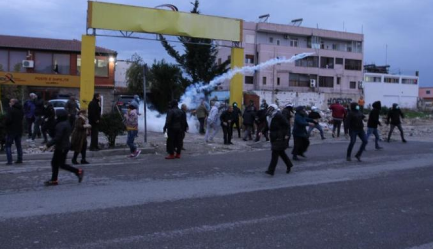 Τίρανα: Άγριες συγκρούσεις κατοίκων με αστυνομικούς για την κατεδάφιση αυθαιρέτων - 12 τραυματίες 