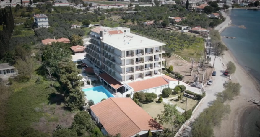 Διεθνής οργανισμός μετανάστευσης: Ξενοδοχεία με πισίνα για μετανάστες στην Ελλάδα 