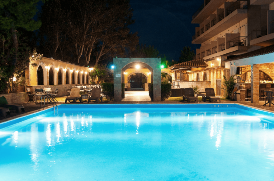 Διεθνής οργανισμός μετανάστευσης: Ξενοδοχεία με πισίνα για μετανάστες στην Ελλάδα 