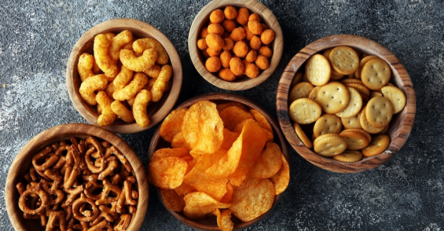 Έρευνα: Η κατανάλωση σνακ μας... θυμίζει το σπίτι μας 