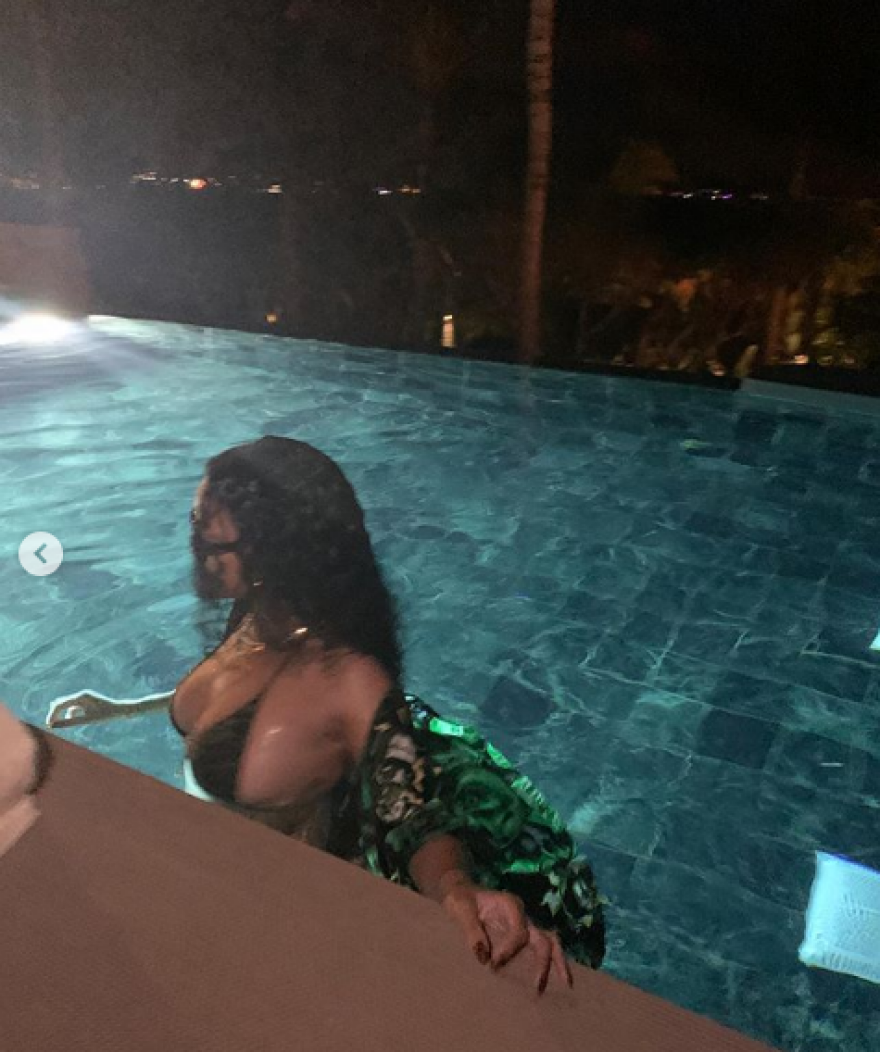 Η Rihanna προκαλεί... σεισμό στο Instagram: Σούπερ σέξι φωτογραφίες στην πισίνα