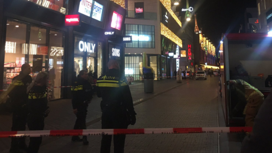 Συναγερμός στη Χάγη: Επίθεση με μαχαίρι σε πολυκατάστημα - Τουλάχιστον τρεις τραυματίες 