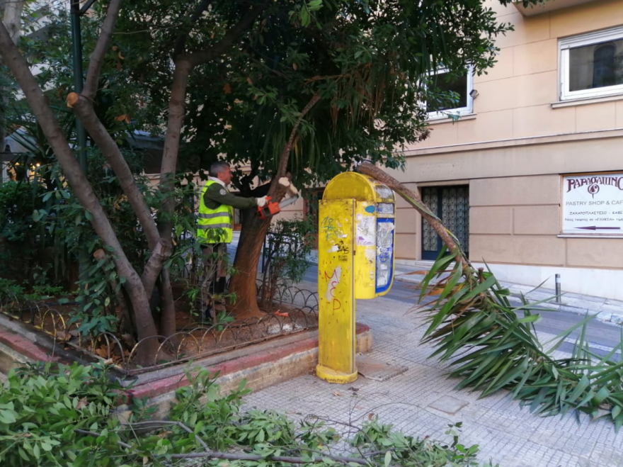 Δήμος Αθηναίων: Επιχείρηση καθαριότητας στον Άγιο Διονύσιο στο Κολωνάκι 