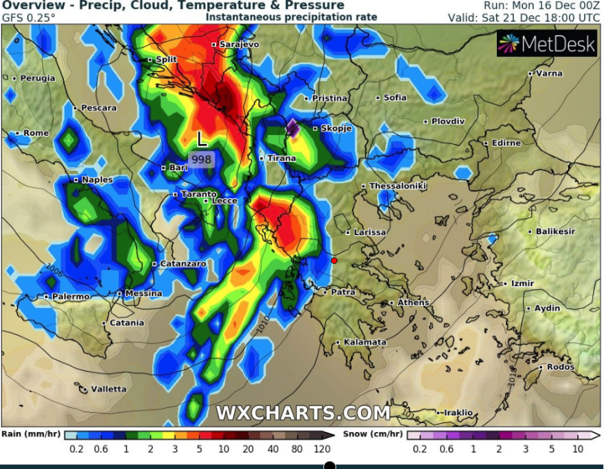 Τι καιρό θα κάνει Χριστούγεννα - Πρωτοχρονιά:  Οι πρώτες εκτιμήσεις «δείχνουν» βροχές - Δείτε χάρτες