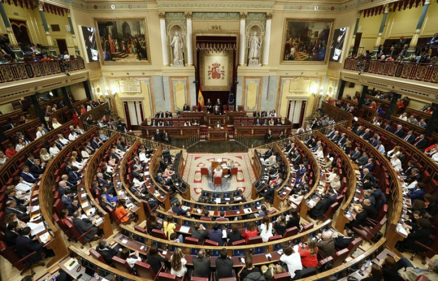 Ισπανία: Ο Σάντσεθ δεν έχει αποφασίσει το κυβερνητικό σχήμα