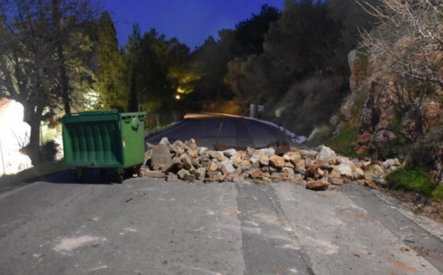 Μεταναστευτικό: Αποφασισμένη η κυβέρνηση για τις δομές - Οδοφράγματα και επεισόδια από τους κατοίκους 