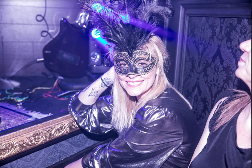 Νίκος Μουτσινάς - Άννα Βίσση: Το ξέφρενο αποκριάτικο πάρτι