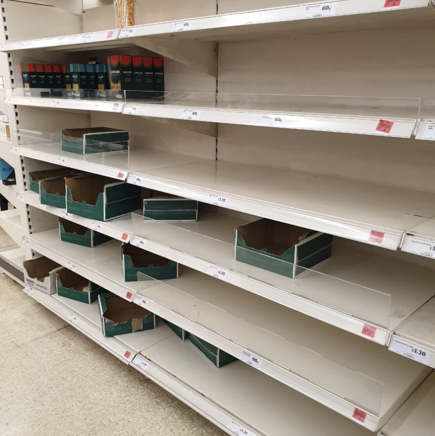 Κορωνοϊός - Λονδίνο: Έκκληση από σούπερ μάρκετ, «Μην αδειάζετε τα ράφια» - Αποκλειστικές φωτογραφίες