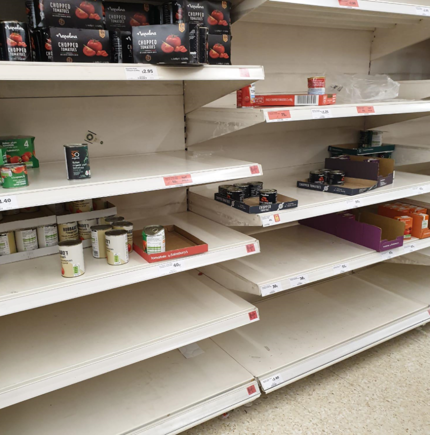 Κορωνοϊός - Λονδίνο: Έκκληση από σούπερ μάρκετ, «Μην αδειάζετε τα ράφια» - Αποκλειστικές φωτογραφίες
