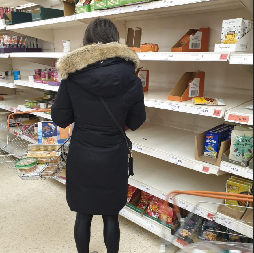 Κορωνοϊός - Λονδίνο: Έκκληση από σούπερ μάρκετ, «Μην αδειάζετε τα ράφια» - Αποκλειστικές φωτογραφίες