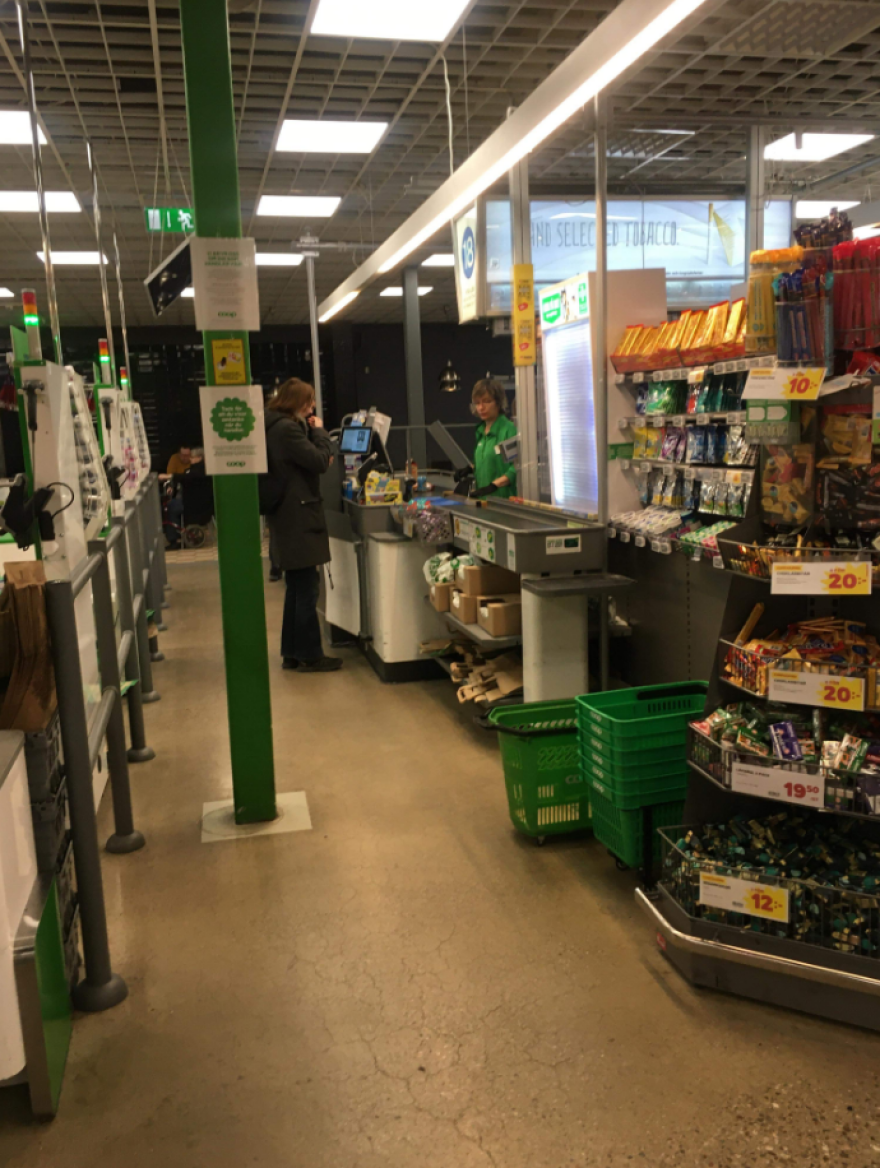 Κορωνοϊός: «Προσπαθώ να προστατευτώ αλλά θεωρώ ότι είναι ανώφελο» λέει Ελληνίδα που ζει στη Σουηδία