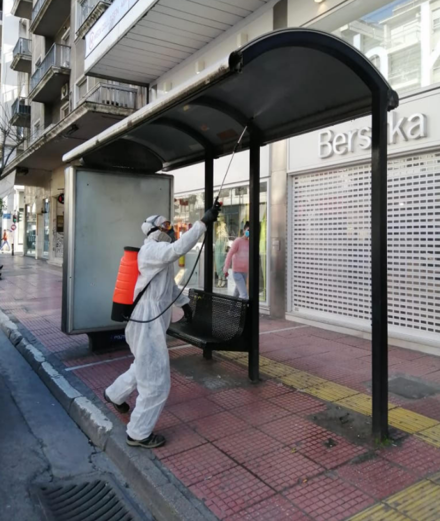 Κορωνοϊός: Καθημερινή απολύμανση σε 750 στάσεις λεωφορείων και τρόλεϊ από τον Δήμο Αθηναίων