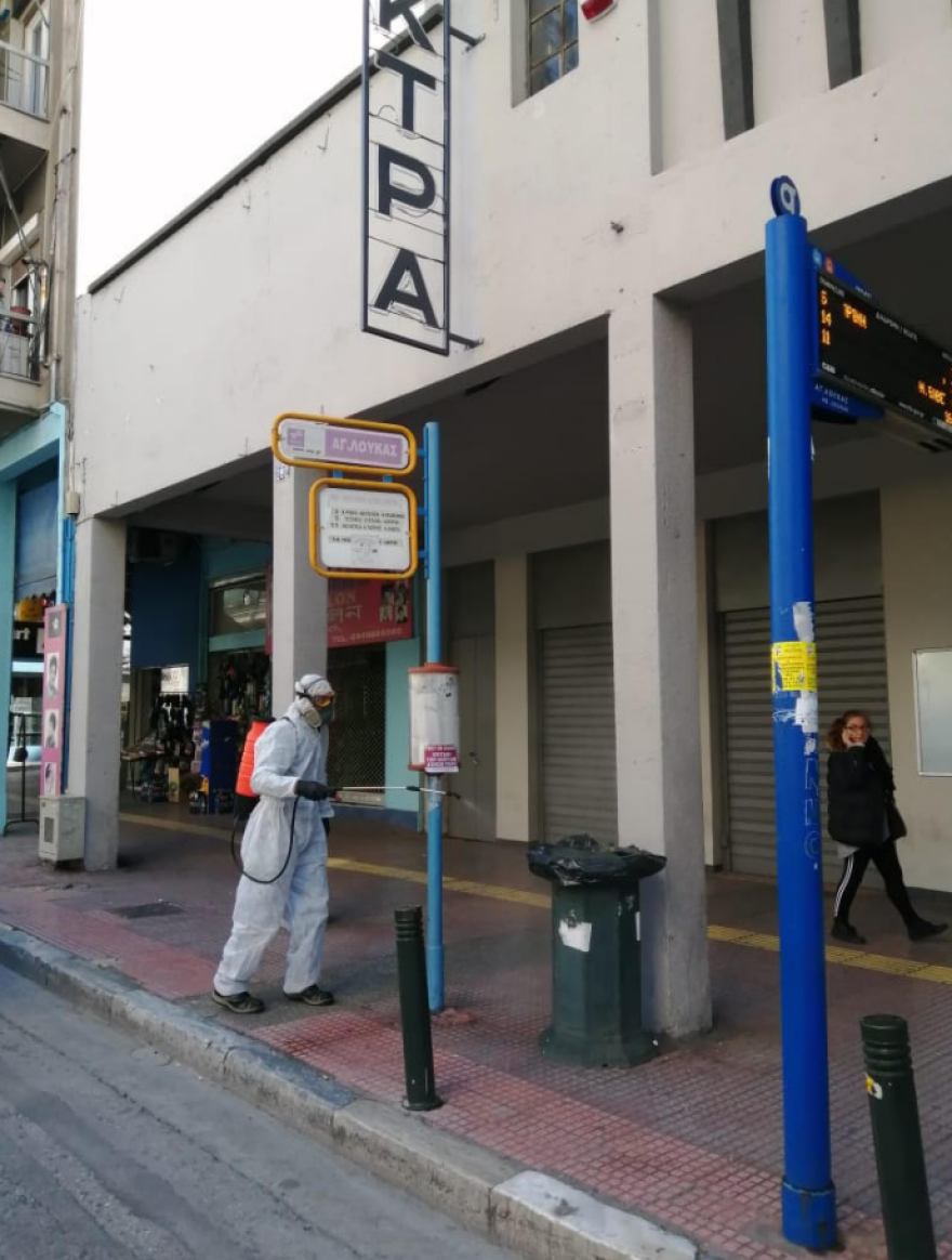 Κορωνοϊός: Καθημερινή απολύμανση σε 750 στάσεις λεωφορείων και τρόλεϊ από τον Δήμο Αθηναίων