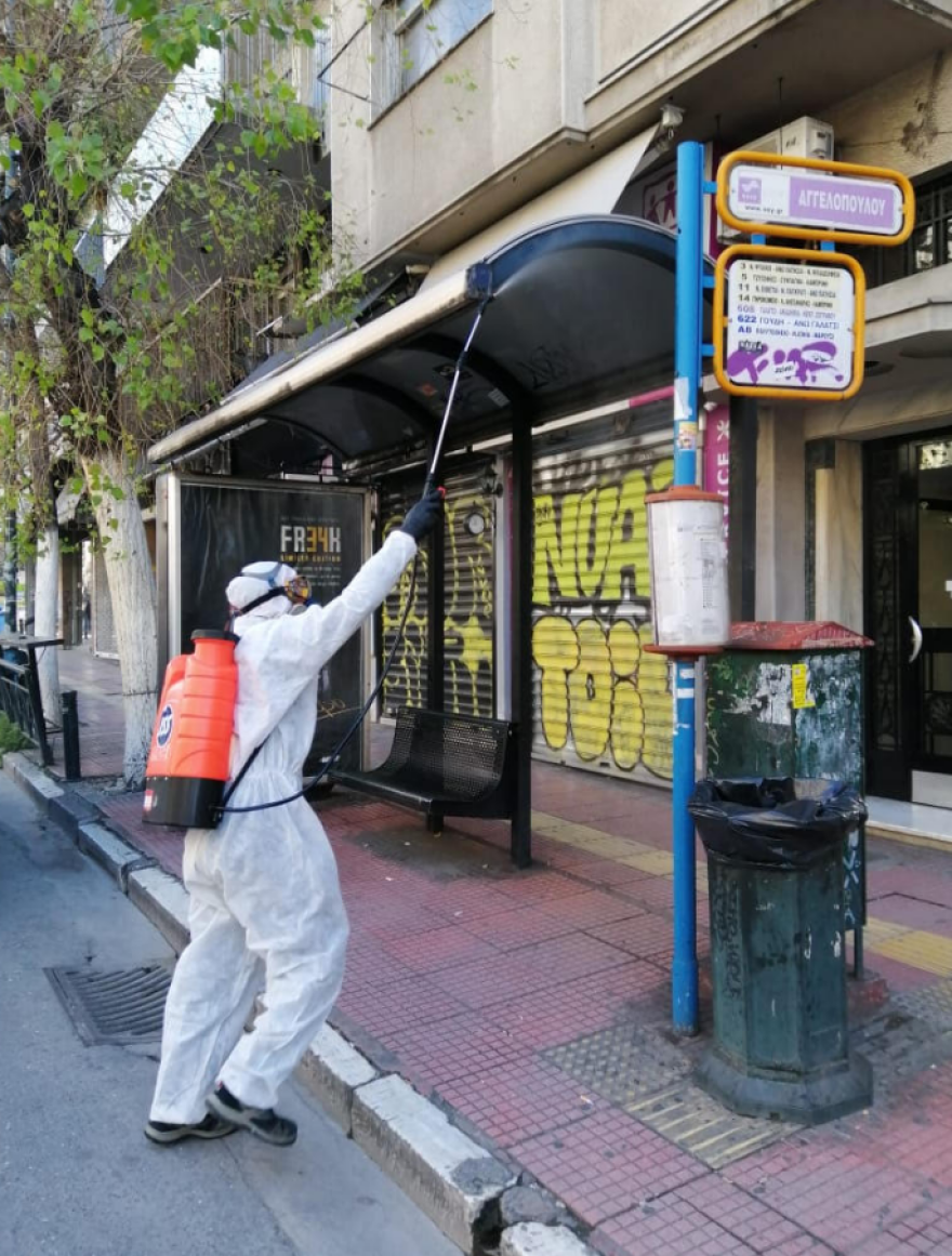 Κορωνοϊός: Καθημερινή απολύμανση σε 750 στάσεις λεωφορείων και τρόλεϊ από τον Δήμο Αθηναίων