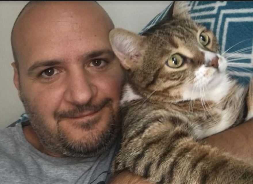 Κορωνοϊός: Έλληνας του Καναδά που φροντίζει να μην πέσει το Netflix μιλά για τις ημέρες της καραντίνας 