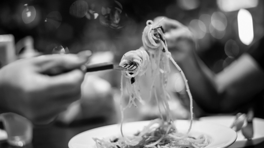 Δείτε το βίντεο: 50 ασπρόμαυρα δευτερόλεπτα, γεμάτα συναίσθημα  