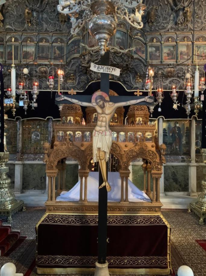 Δείτε τον επιτάφιο της Παναγίας της Τήνου 