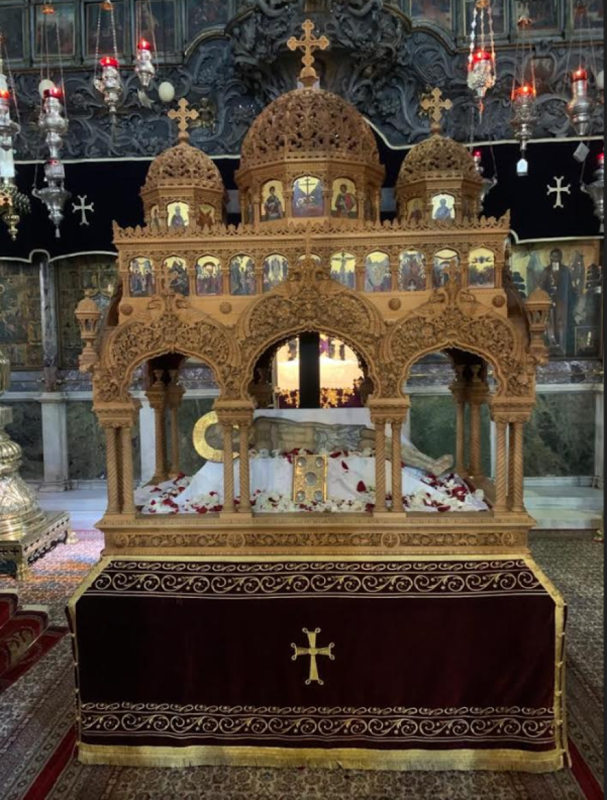 Δείτε τον επιτάφιο της Παναγίας της Τήνου 