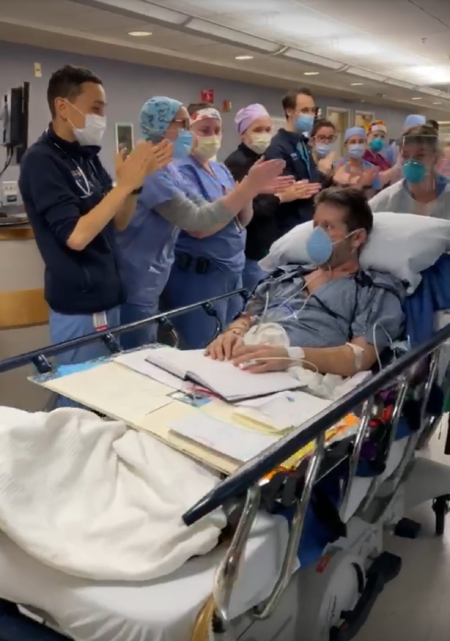 Κορωνοϊός-ΗΠΑ: Η απίστευτη μάχη ενός ασθενή που έμεινε διασωληνωμένος 32 μέρες!