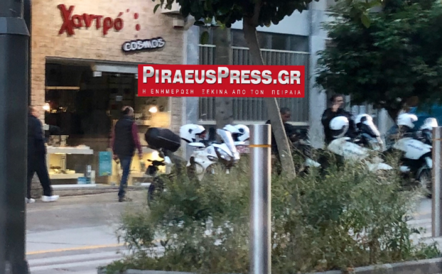 Κορωνοϊός - Πειραιάς: Εικόνες συνωστισμού στο Πασαλιμάνι πριν από την Πρωτομαγιά 