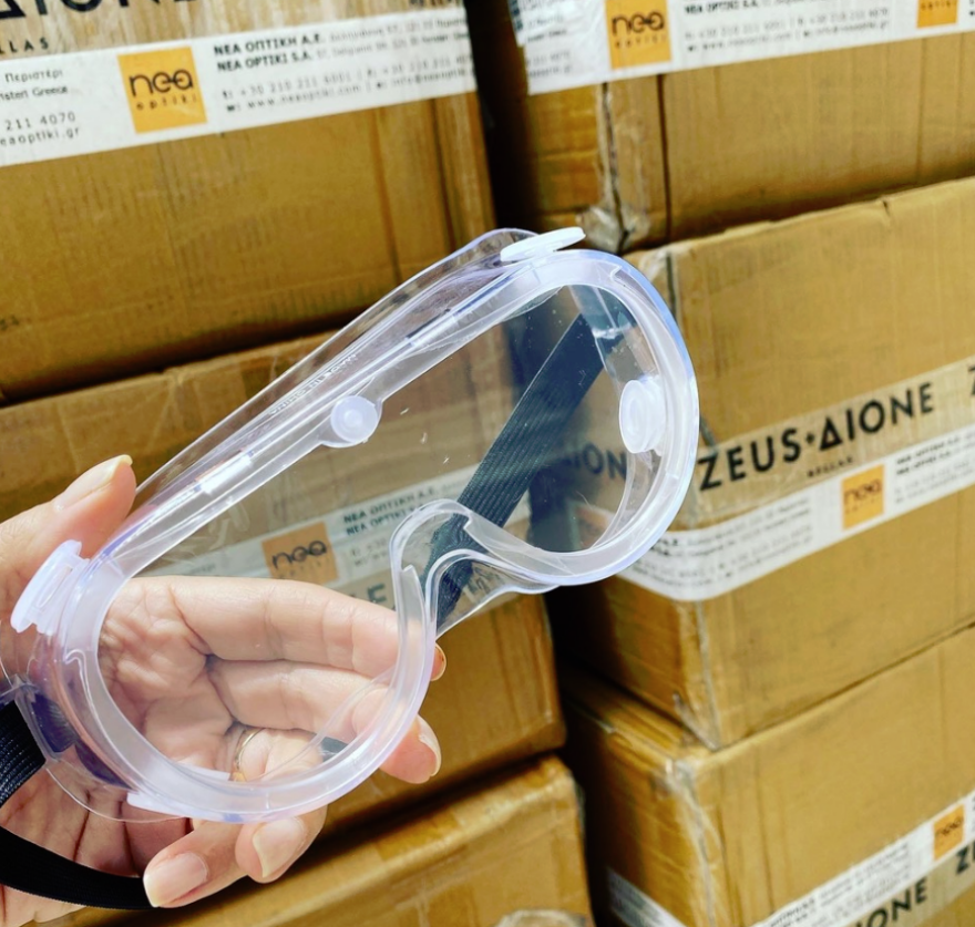 Zeus+Δione: Δωρίζει 2.000 προστατευτικές μάσκες ματιών