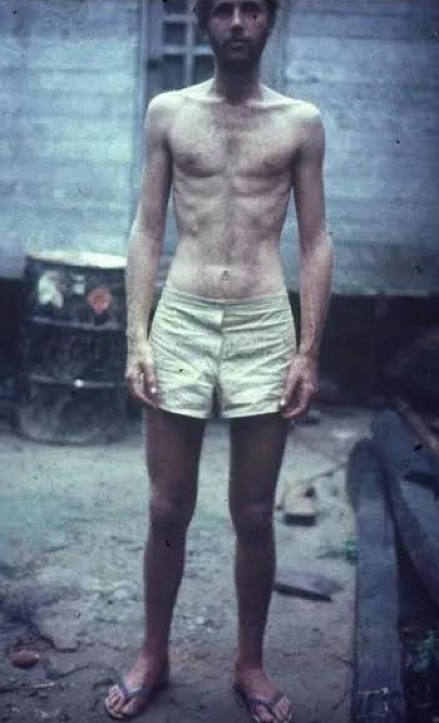 Αυτοακρωτηριασμός με σουγιά, βενζίνη στις πληγές, τρώγοντας πιθήκους: Συγκλονιστικές ιστορίες επιβίωσης