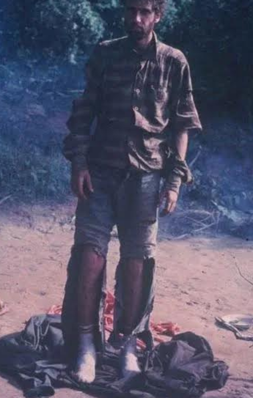 Αυτοακρωτηριασμός με σουγιά, βενζίνη στις πληγές, τρώγοντας πιθήκους: Συγκλονιστικές ιστορίες επιβίωσης