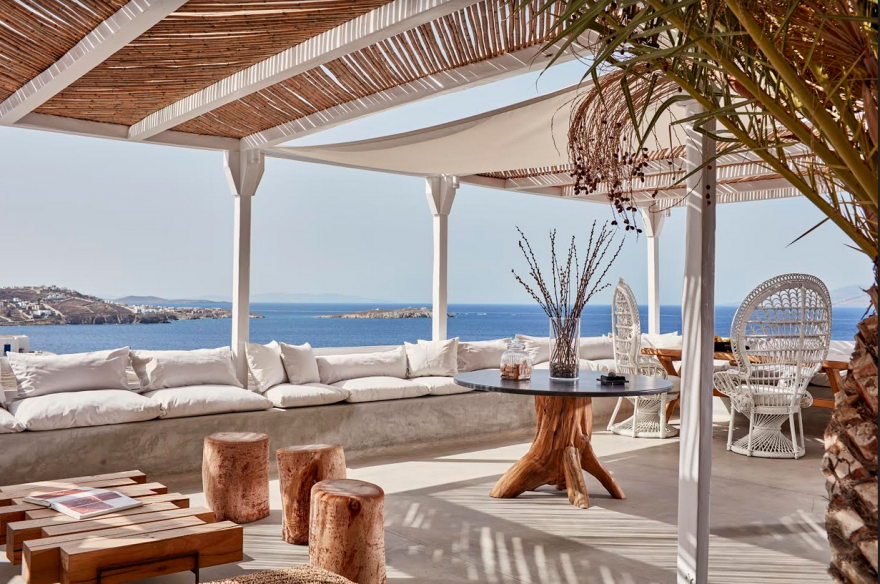 Μύκονος: Οι jet setters επιλέγουν το «νησί των ανέμων» και φέτος - Από τον Χιού Τζάκμαν στην Αλεσάντρα Αμπρόζιο