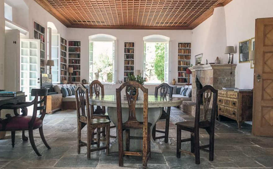 FT: Η Ελλάδα ετοιμάζεται να υποδεχθεί τουρίστες