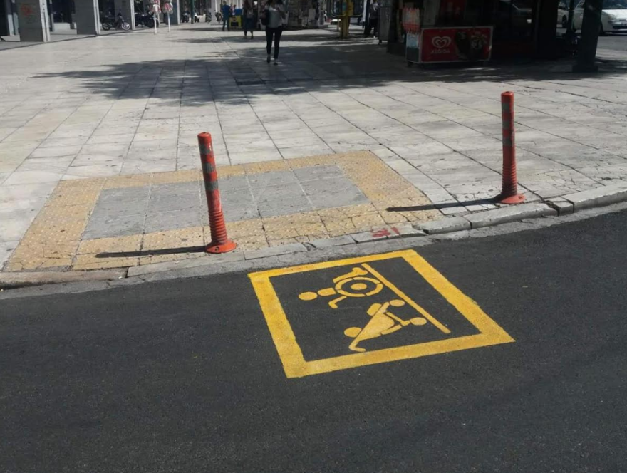 Ειδική σήμανση στις ράμπες του δήμου Αθηναίων για αποτροπή της παράνομης στάθμευσης 
