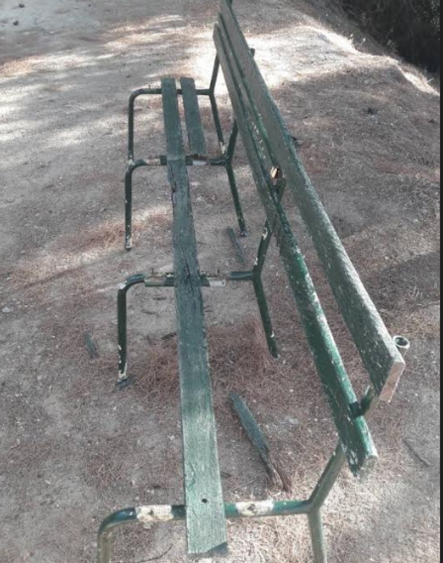 Μαλακάσα - ώρα μηδέν: Οι κάτοικοι εγκαταλείπουν τα σπίτια τους και οι μετανάστες κάνουν μπάρμπεκιου