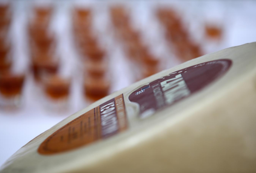 ΘΕΜΑ 104,6: Καλάθια με προϊόντα από την κοιλάδα του Αχελώου και άλλα δώρα για τους πιστούς ακροατές