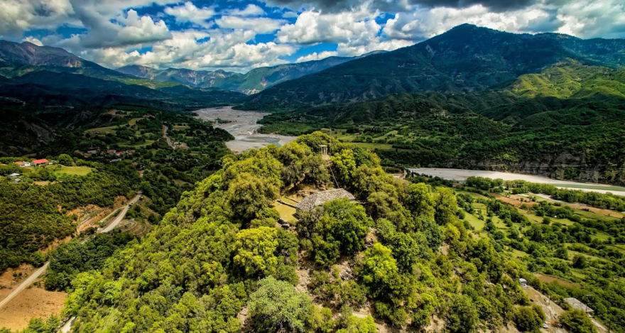 ΘΕΜΑ 104,6: Καλάθια με προϊόντα από την κοιλάδα του Αχελώου και άλλα δώρα για τους πιστούς ακροατές