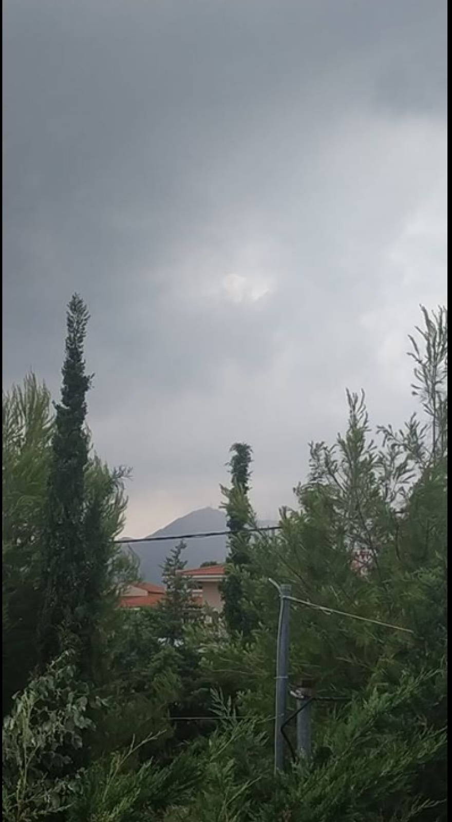 Καιρός: Ισχυρές καταιγίδες με χαλάζι σήμερα - Οι «επικίνδυνες» περιοχές σε χάρτες