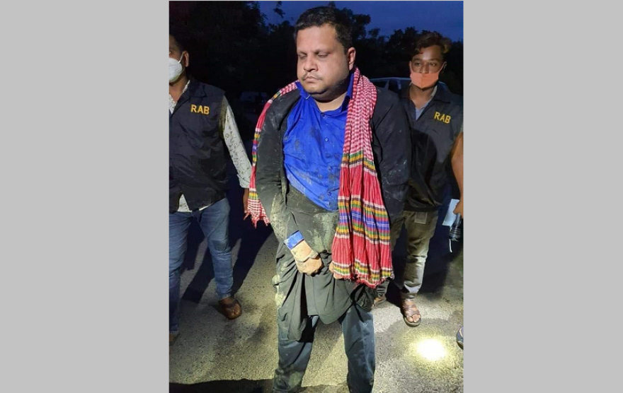 Μπανγκλαντές: Συνελήφθη με... μπούρκα ιδιοκτήτης κλινικών που χορηγούσε πλαστά πιστοποιητικά για Covid-19