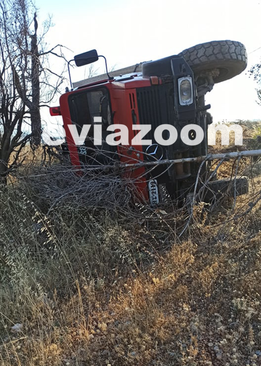 Φωτιά στην Εύβοια: Ανατράπηκε πυροσβεστικό όχημα - Τραυματίστηκε πυροσβέστης
