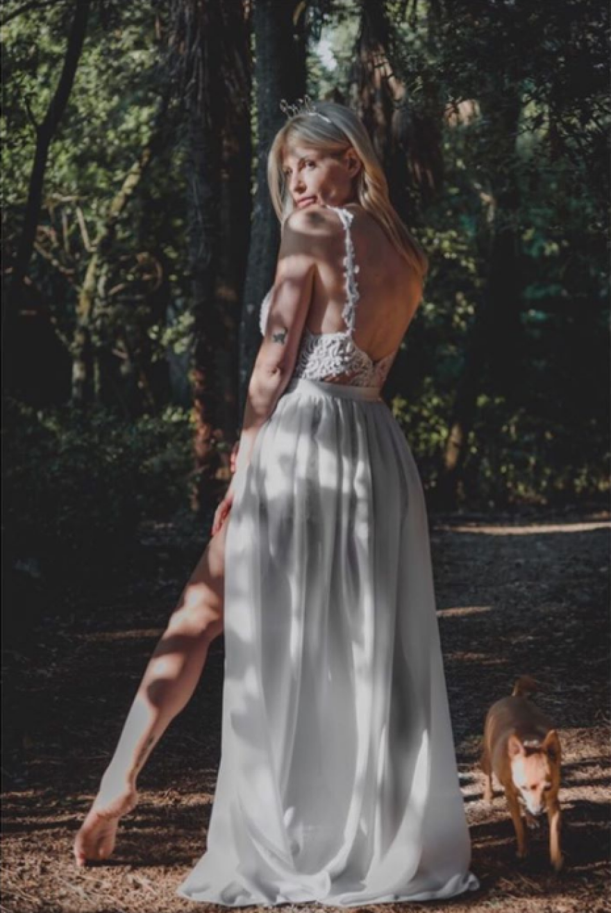 Η Ευρυδίκη Παπαδοπούλου του «My Style Rocks» φόρεσε νυφικό και... παντρεύτηκε τη σκυλίτσα της