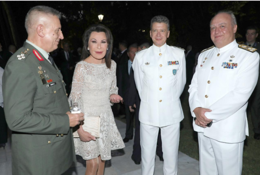 Προεδρικό Μέγαρο: Τι φόρεσαν οι κυρίες - Ποιες στιλιστικές επιλογές ξεχώρισαν (φωτό)